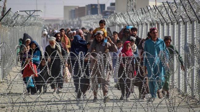 Ketika warga lainnya kabur ke luar negeri, ratusan pengungsi Afghanistan di Pakistan malah mengaku ingin pulang setelah Taliban berkuasa.