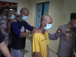 Cemburu Buta, Pemuda Ajak Teman Keroyok Pria yang Nge-chat Pacarnya