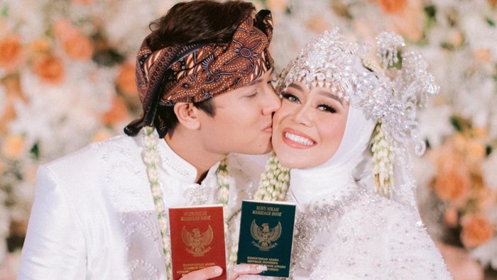 10 Artis Indonesia Ini Melangsungkan Pernikahan Selama Pandemi Covid-19, Ada Atta Aurel Sampai Leslar Jadi Sorotan!