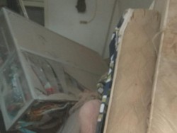 Sebuah Rumah di Surabaya Tiba-tiba Ambruk Timpa 3 Penghuninya