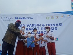CT ARSA Foundation-TNI AL Gelar Serbuan Vaksinasi dan Donasi di Muara Gembong