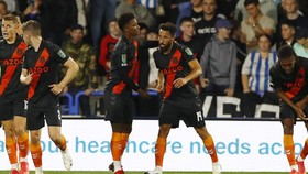 FOTO: 10 Pemain Everton Menang Dramatis di Piala Liga Inggris