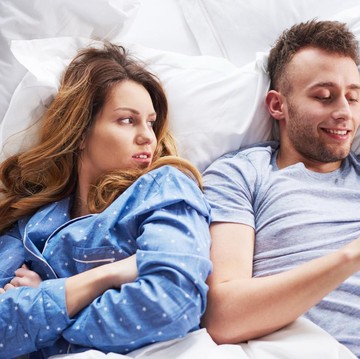 img-title Curiga Si Dia Nggak Setia? Kenali 5 Tanda Pasangan yang Terindikasi Selingkuh