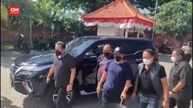 VIDEO: Polisi Tangkap Muhammad Kece di Bali