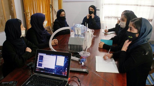 Para pelajar yang merupakan generasi muda (Generasi Z) Afghanistan, takut masa depan mereka suram setelah Taliban kembali berkuasa.