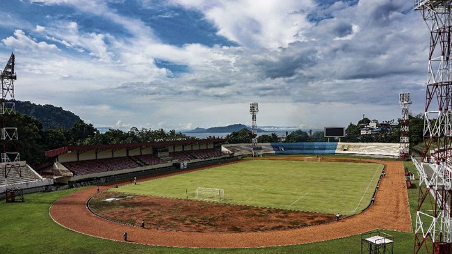 Hasil undian babak grup cabang olahraga sepak bola Pekan Olahraga Nasional (PON) Papua 2020 menempatkan juara bertahan Jawa Barat bersama tuan rumah Papua.