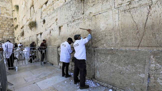 Di tengah konflik yang menderu Israel dan Hamas saat ini, Kemenlu mencatat ada 230 WNI tengah melaksanakan wisata religi di Israel dan 45 WNI di Palestina.