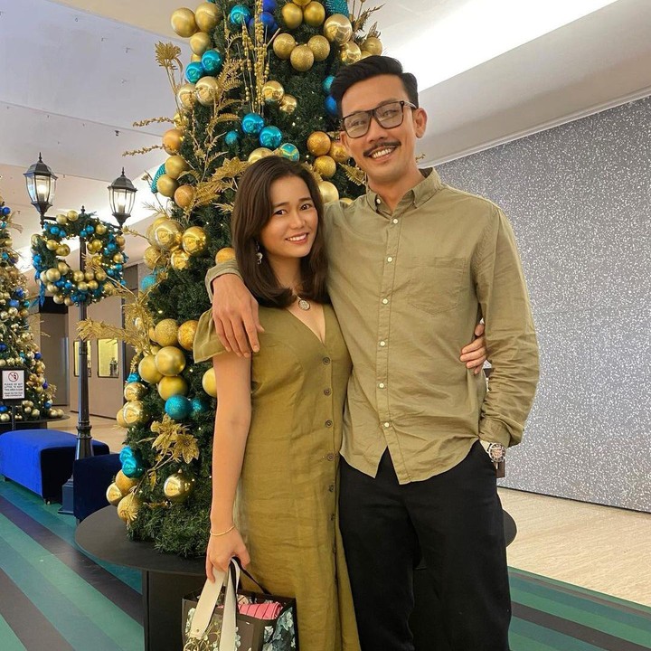<p>Keduanya tak lupa merayakan Hari Natal. Desember 2020 menjadi perayaan Hari Natal pertama mereka setelah menjadi suami istri, Bunda. (Foto: Instagram @oliviasumargo)</p>