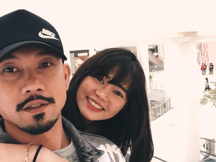 7 Potret Mesra Denny Sumargo dan Istri Cantik yang Jabat Direktur Perusahaan