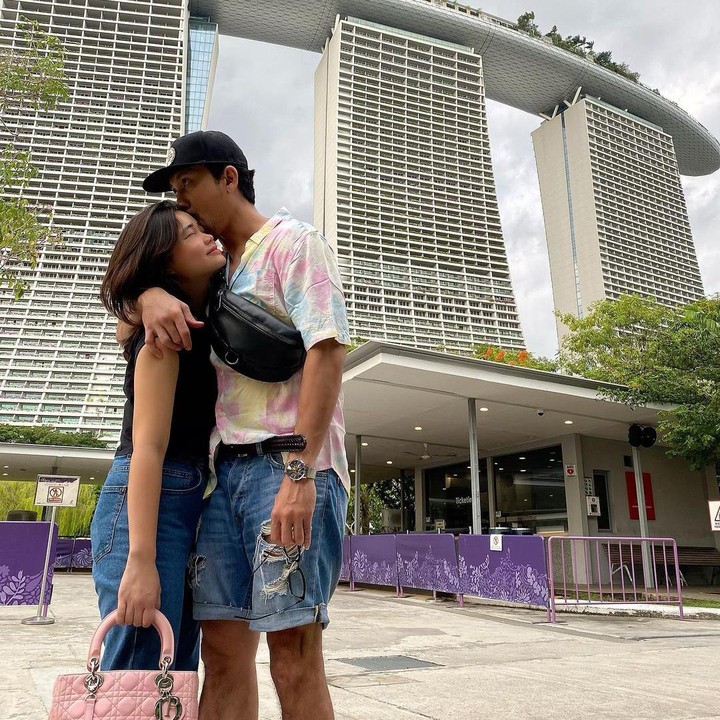 <p>Denny Sumargo juga sering mengajak istrinya berlibur ke luar negeri di sela-sela kesibukannya sebagai artis lho. (Foto: Instagram @oliviasumargo)</p>