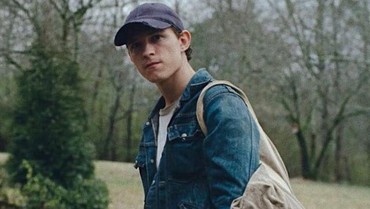 Tangis Tom Holland Pecah Saat Tonton Trailer 'Spiderman: No Way Home'