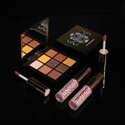 Makeup Natural Hingga Bold dengan Koleksi Baru ESQA X Darbotz