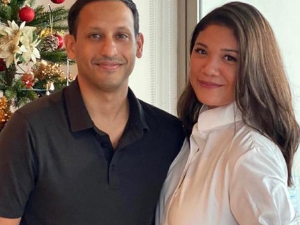 7 Potret Menteri Nadiem dengan Istri yang Pengusaha Perhiasan