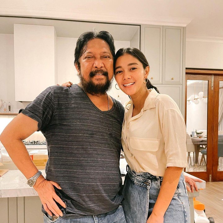 <p>Saking akrabnya, Naysilla Mirdad dan Jamal Mirdad mendapatkan pujian dan kerap disebut sebagai<em> daddy-daughter goals!</em> (Foto: Instagram @naymirdad)</p>