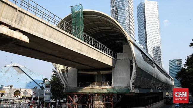 Tabrakan kereta Lintas Rel Terpadu (LRT) Jabodebek di jalur layang ruas Munjul, Cibubur, Jakarta Timur terjadi saat proses uji coba, Senin (25/10).