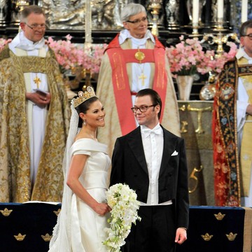 Deretan Gaun Pengantin Royal Wedding yang Nggak Kalah Mewah Sama Keluarga Kerajaan Inggris