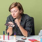 Apakah Produk Kosmetik yang Kedaluwarsa Masih Bisa Dipakai? Cek Risikonya Menurut Ahli!