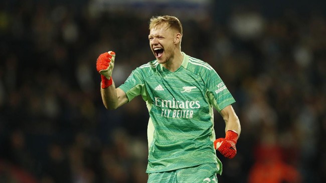 Kiper Arsenal, Aaron Ramsdale kini jadi pujaan fan The Gunners meski semula rencana perekrutannya sempat dicibir.