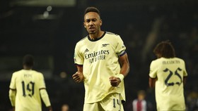 FOTO: Aubameyang Hattrick, Arsenal Pesta Gol di Piala Liga