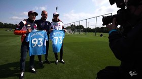 VIDEO: Marquez Amati Latihan Man City Jelang MotoGP Inggris