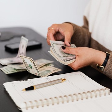 5 Kebiasaan Finansial yang Harus Ditinggalkan Saat Ekonomi Sedang Lesu