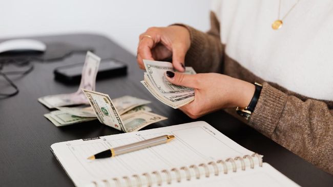 Ekonomi Lesu? 5 Kebiasaan Finansial Ini Harus Segera Anda Ubah!