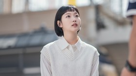 Raut Kegalauan Kim Go-eun di Trailer Yumi's Cells