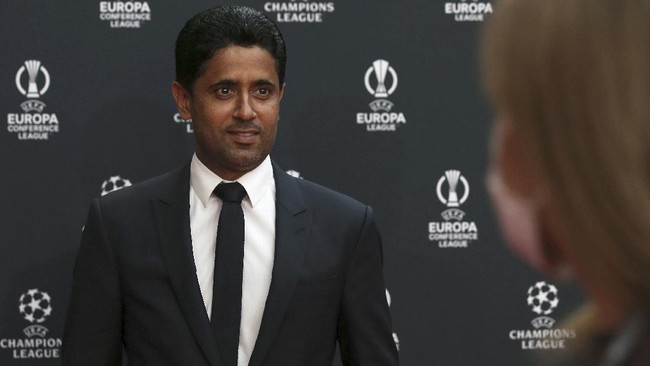 Bos PSG Nasser Al Khelaifi disebut marah-marah dan menggeruduk wasit saat melawan Real Madrid dalam laga leg kedua babak 16 besar Liga Champions.