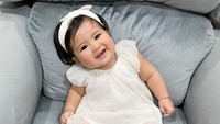 <p>Tak banyak yang tahu bahwa aktris Elma Theana sudah menjadi nenek. Ia memiliki seorang cucu menggemaskan bernama Athena Kyravisha Budiman. (Foto: Instagram @elmatheana)</p>