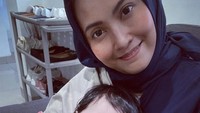 7 Potret Elma Theana dan Cucunya yang Bikin Gemas Bun!