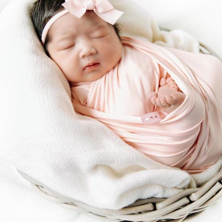 <p>Athena Kyravisha Budiman diketahui lahir pada Februari 2021 lalu. Kabar kelahiran cucu Elma Theana ini tidak terendus oleh publik dan media. (Foto: Instagram @elmatheana)</p>