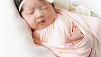 <p>Athena Kyravisha Budiman diketahui lahir pada Februari 2021 lalu. Kabar kelahiran cucu Elma Theana ini tidak terendus oleh publik dan media. (Foto: Instagram @elmatheana)</p>