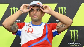 Pembalap MotoGP Duel di Kolam Renang Jelang Tes di Mandalika