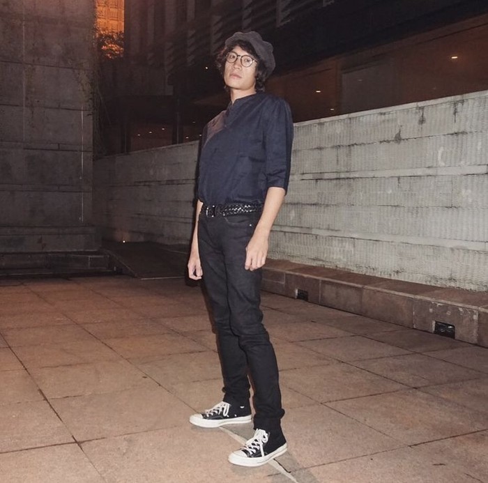 Menempati posisi sebagai gitaris, pemilik nama lengkap Raka Cyril Damar ini sebelum bergabung dengan Vierra ternyata merupakan mantan gitaris dari grup musik Killing Me Inside, lho Vierrania. /Foto: Instagram.com/rakacyril