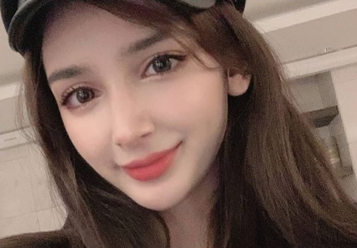 Meskipun tinggi badannya di bawah standar model, Vida memiliki karisma dan fitur wajah unik, yang membuat banyak brand tertarik untuk bekerja sama dengannya. (Foto: Instagram.com/imvidaaa)