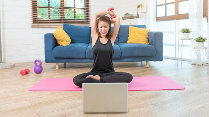 5 Manfaat Senam Lantai, Sederhana Tapi Kaya Manfaat Banget Nih!