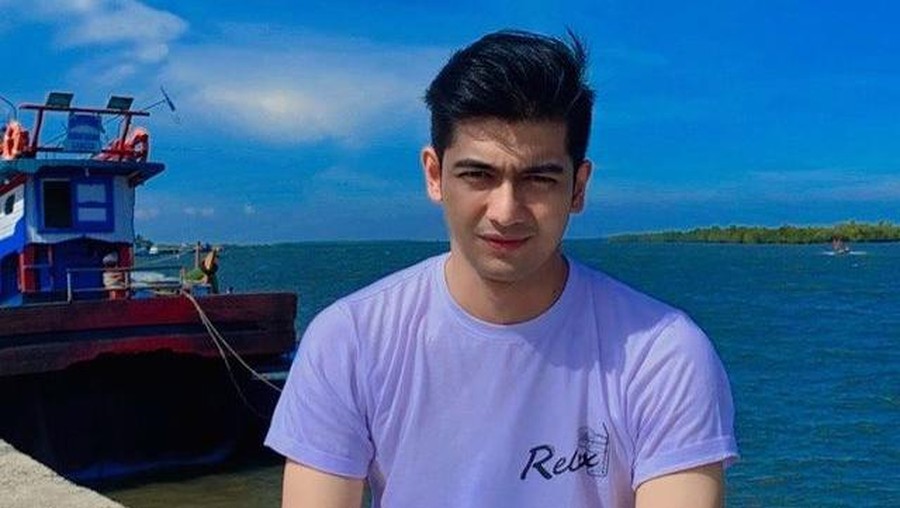 Teuku Ryan sedang jadi perbincangan publik karena disebut-sebut telah melamar Ria Ricis. Yuk kita intip potretnya!