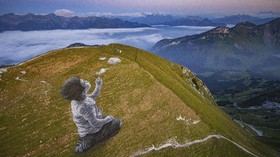 FOTO: Grafiti Raksasa di Puncak Pegunungan Alpen