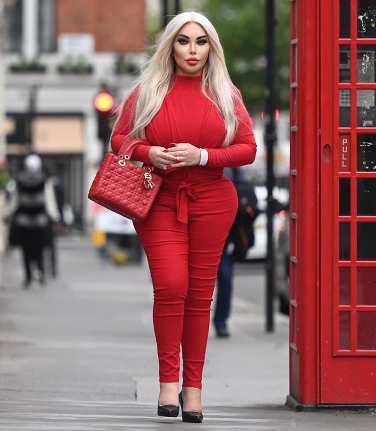 Sosok Jessica Alves Transgender Brazil yang Hilang Keperawanan Seorang transgender asal Brazil, Jessica Alves menceritakan kesakitannya saat hilang keperawanan. Yuk intip potretnya!
