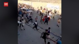 VIDEO: Warga Berlarian Sebelum Bom Bandara Kabul Meledak