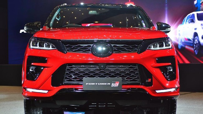 Toyota Fortuner GR Sport di Thailand punya tampang berbeda dan pilihan mesin lebih besar ketimbang versi Indonesia.