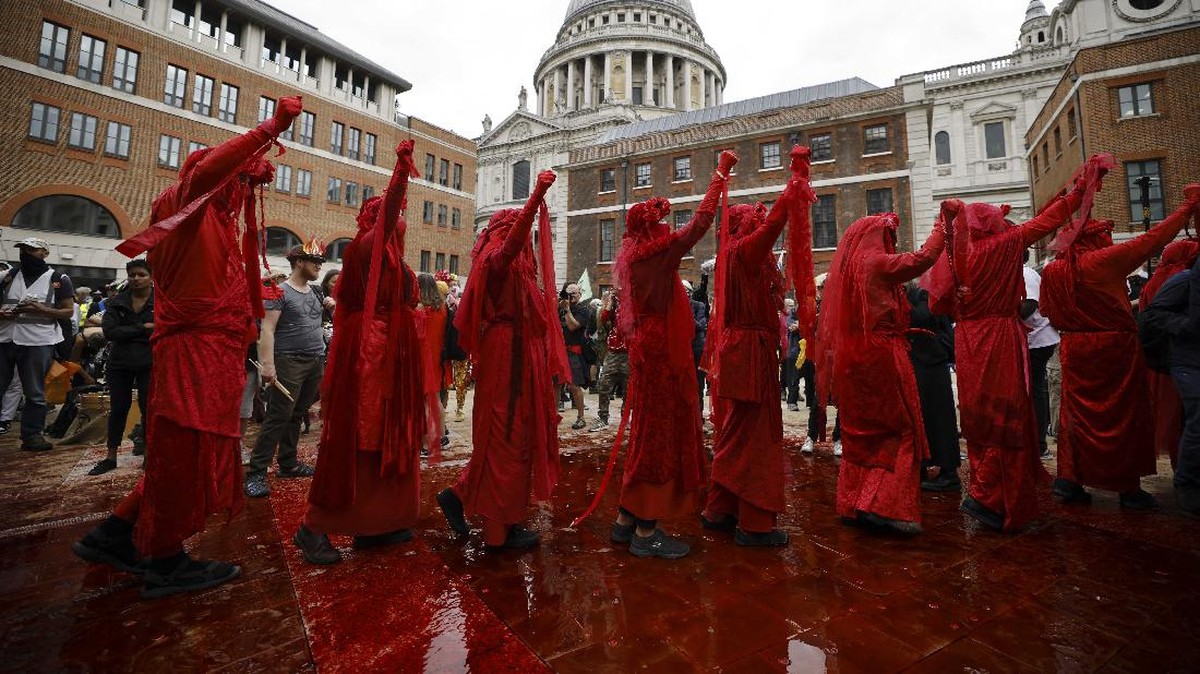 FOTO: London Dibuat Merah oleh Aksi Extinction Rebellion