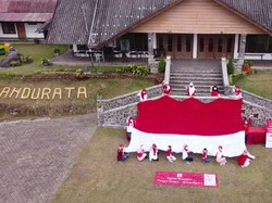 Komunitas Rajut Raih Rekor MURI Usai Bentangkan Bendera Merah Putih Raksasa
