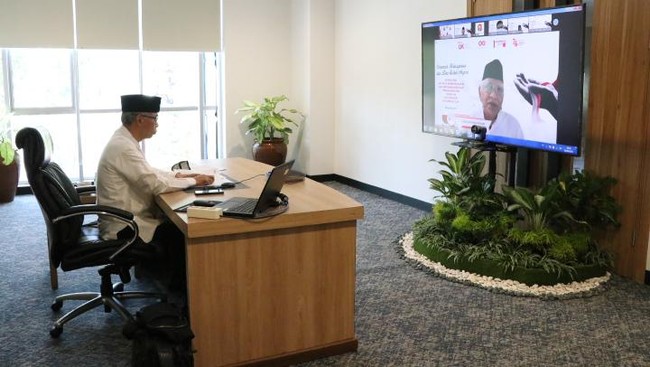 OJK memperingati Kemerdekaan Indonesia ke-76 sekaligus jelang 1 dasawarsa OJK melalui kegiatan Ceramah Kebangsaan pada Sabtu (28/8).