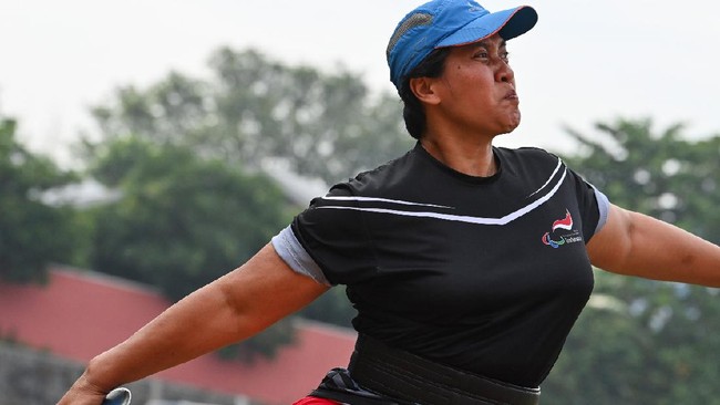 Atlet atletik Indonesia, Famini kalah di Paralimpiade Tokyo 2020 usai menempati peringkat ke-12 di final lempar cakram putri F57, Sabtu (28/8).