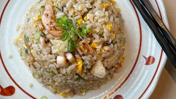 NASI GORENG SALMON & BABAT