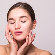 Awet Muda Terus, Lawan Tanda-tanda Penuaan Dini dengan Deretan Skincare Antiaging Lokal Ini!