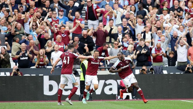 West Ham United harus puas berbagi angka melawan Crystal Palace dalam laga Liga Inggris di Stadion London.