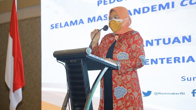 Tripartit yang terdiri dari unsur pemerintah, pengusaha, serta pekerja/buruh ditegaskan harus berkomitmen sama kuat menghadapi dampak pandemi.