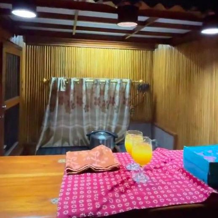 <p>Kalau menurut laman resmi Kereta Wisata Nusantara, kita seolah bisa menikmati semua nuansa budaya nusantara secara bersamaan dalam gerbong kereta tersebut. (Foto: TikTok @kevinbenedico)</p>